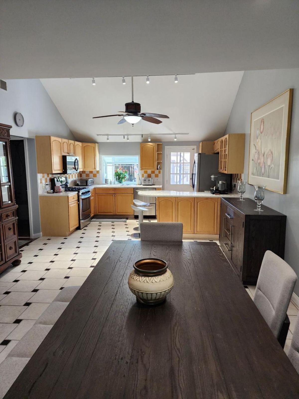 Charming 3-bedroom 2-bathroom House In North Hollywood * Los Ángeles
